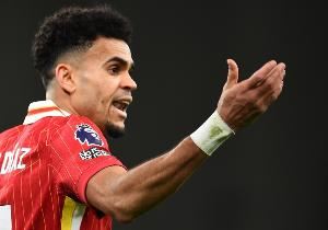 记者：拜仁&利物浦希望以约7000万欧+浮动达成迪亚斯交易