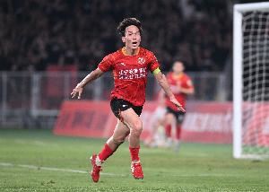 独家对话邦本宜裕:很荣幸担任铁人队长 球员基本功很重要