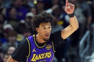  詹姆斯回归球队进攻？海斯：显然那是在你头上增加的另一个怪物