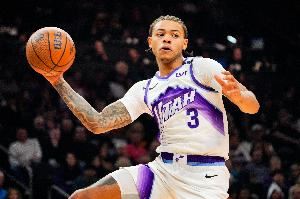  太不容易！基昂特-乔治高打板命中为爵士打破得分荒 此前被打0-10