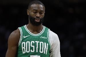  布朗怒喷：整个裁判组完全搞砸了那个判罚 还让我们输了一场比赛