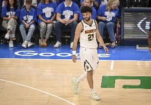  外线没开！穆雷上半场7投3中&三分3中0仅得7分 另有2篮板3助攻