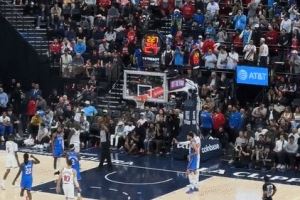  亚历山大罚球时快船主场球迷大喊“罚球机器” SGA果真罚丢