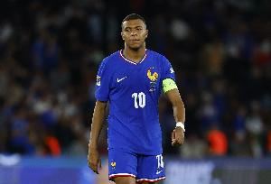  姆巴佩本赛季俱乐部+国家队出战20场比赛，打进22球助攻4次